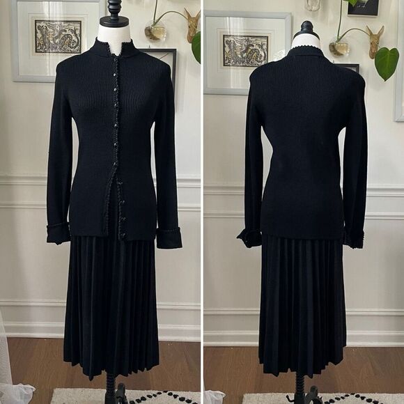 Vintage 70s St John 2pc Pleated Skirt Suit Set Santana Knit Black  4 - Picture 1 of 10